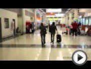 Смотрите больше в нашем блоге http://izuminkimira.com/ Наше первое видео о том как мы ещё только улетали в Индию. Снято в аэропорту