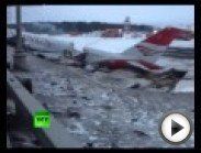 Пассажирский самолет совершил аварийную посадку в районе московского аэропорта Внуково . По словам очевидцев, при посадке самолет выкатился